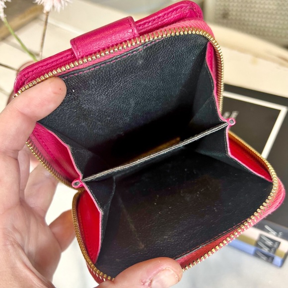 Yves Saint Laurent Portefeuille Compact Zip Around Wallet - Picture 8 of 9